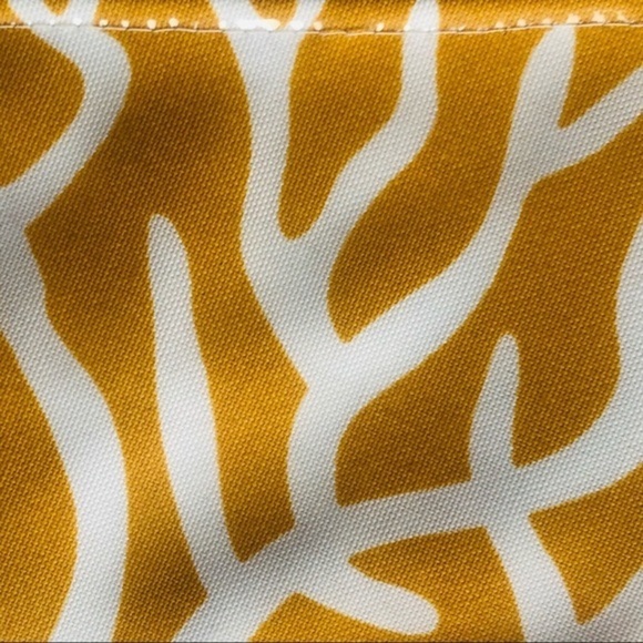 A Maui Day Raffia and Cotton Wristlet or Clutch Gold with White Coral He… - Picture 4 of 7